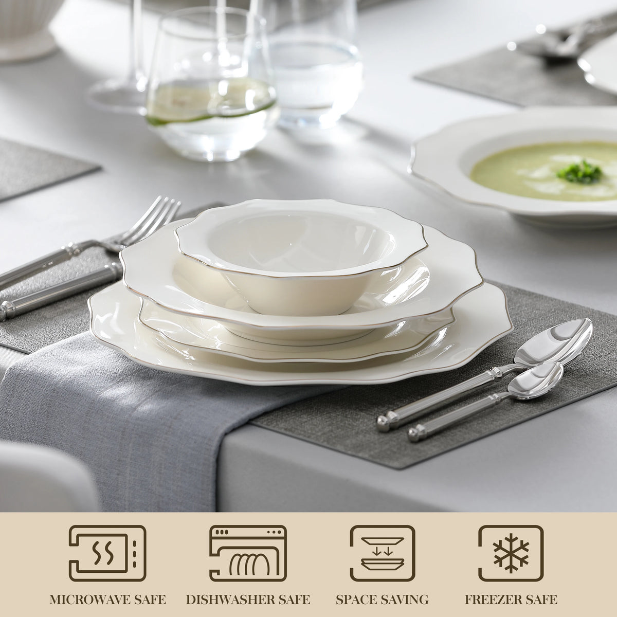 Service de vaisselle en porcelaine blanche à bordure dorée